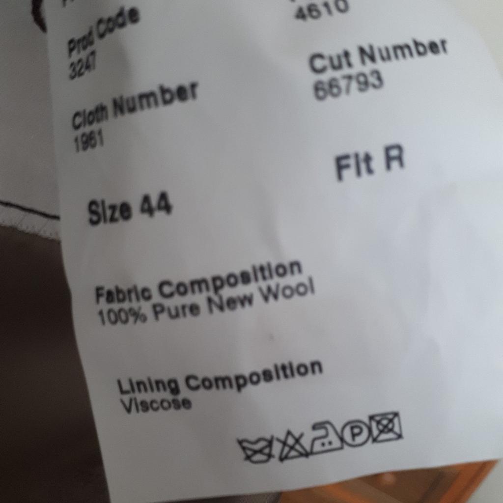 Crombie Covert Coat in Lovat Green, 44 inch in LU6 Dunstable for £300.