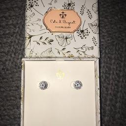 Gorgeous sterling silver earrings
Never been worn
Brand new in box