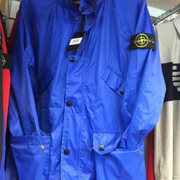 Mens Brand New Stone Island Jacket
With all tags comes with zip fastening hood
Stoneisland engraved in all the buttons waterproof
Amazing looking jacket

Size M/L