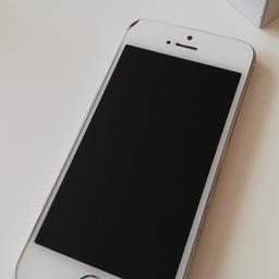 Verkaufe hier ein gebrauchtes Iphone 5s mit 16 Gb und Originalschachtel. Hat eine kleine Macke am. Display links oben siehe foto

Verkaufspreis 50€