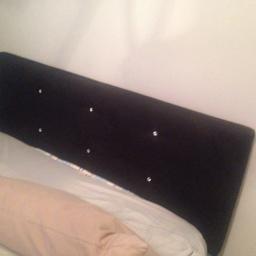 Black velvet
Diamanté
Good condition
Fits a double bed
Buyer must collect