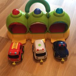 Elc emergency vehicles set
Magnetic vehicles sounds and flashing lights when doors are opened