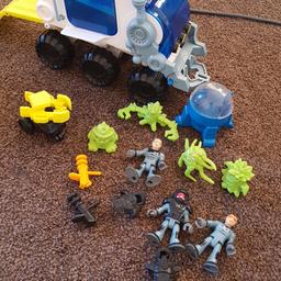 Imaginext Space Buggy
3 Figures
4 Aliens and Acessorise
(Some parts from another set)