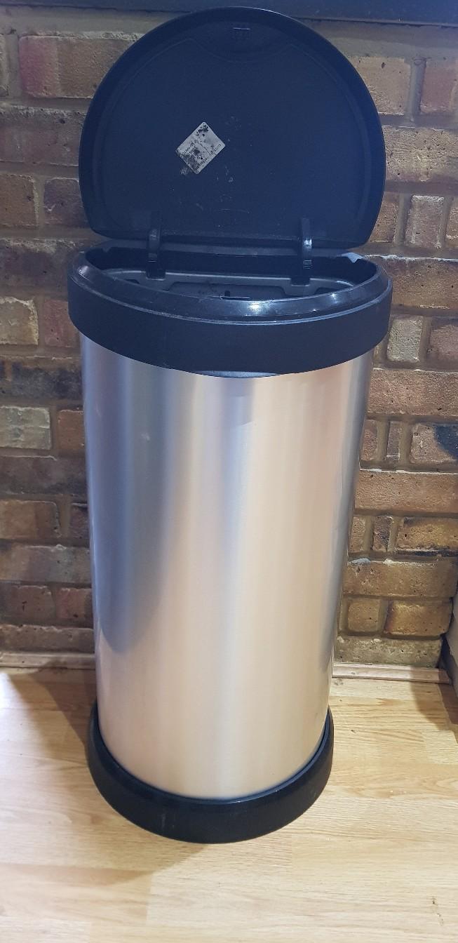 Curver silver flip top kitchen bin in KT18 Ewell for £10.00 for sale