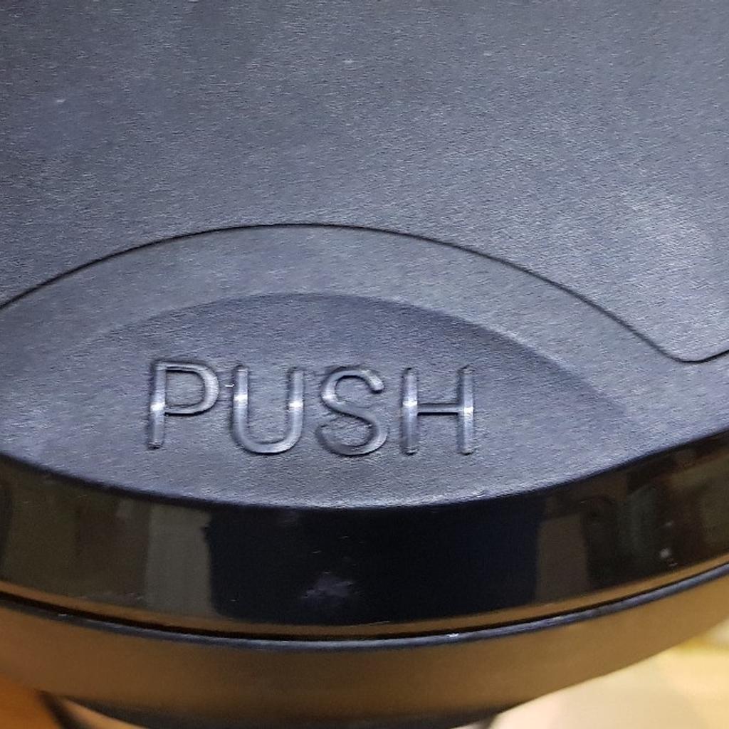 Curver silver flip top kitchen bin in KT18 Ewell for £10.00 for sale