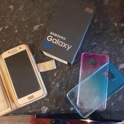 Samsung s7 in gold, great condition. Comes with 2 brand new cases and 1 thats been used. Got screen protector on which has slight crack but screen itself in mint condition