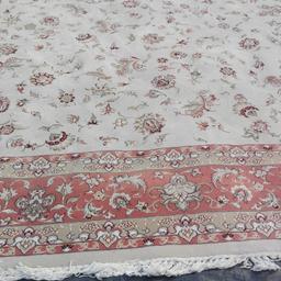 measurements:3metres by 4
large creamy patterned carpet