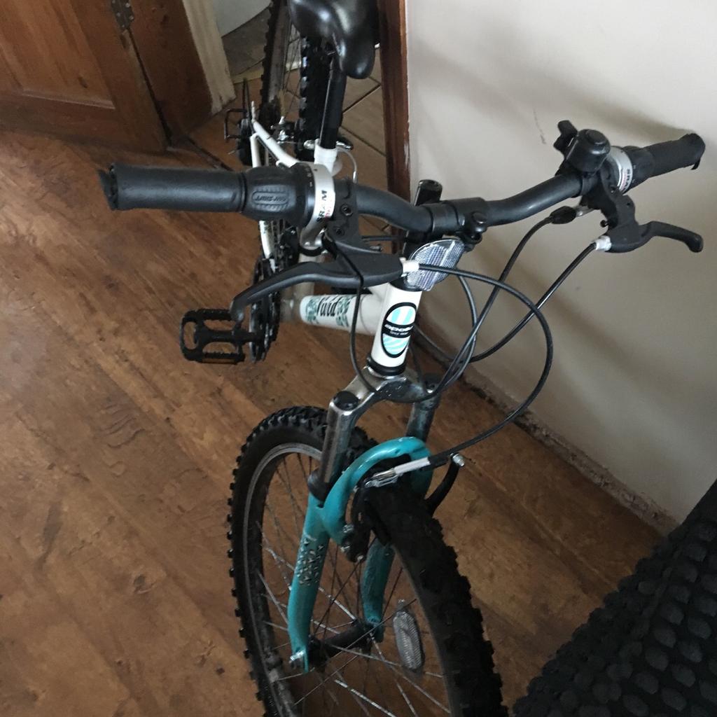 Apollo Vivid Kids Mountain Bike 24" Wheel in B26 Birmingham für £ 65