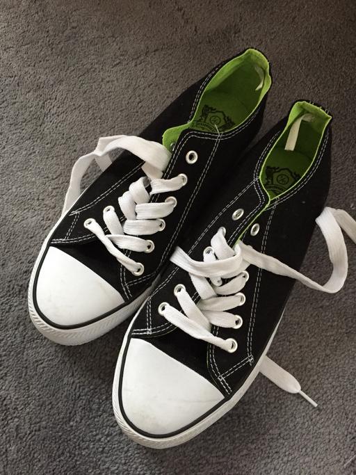 Buy & Sell South East London Eden Park - South East London - Photos for Black and White Canvas Pumps