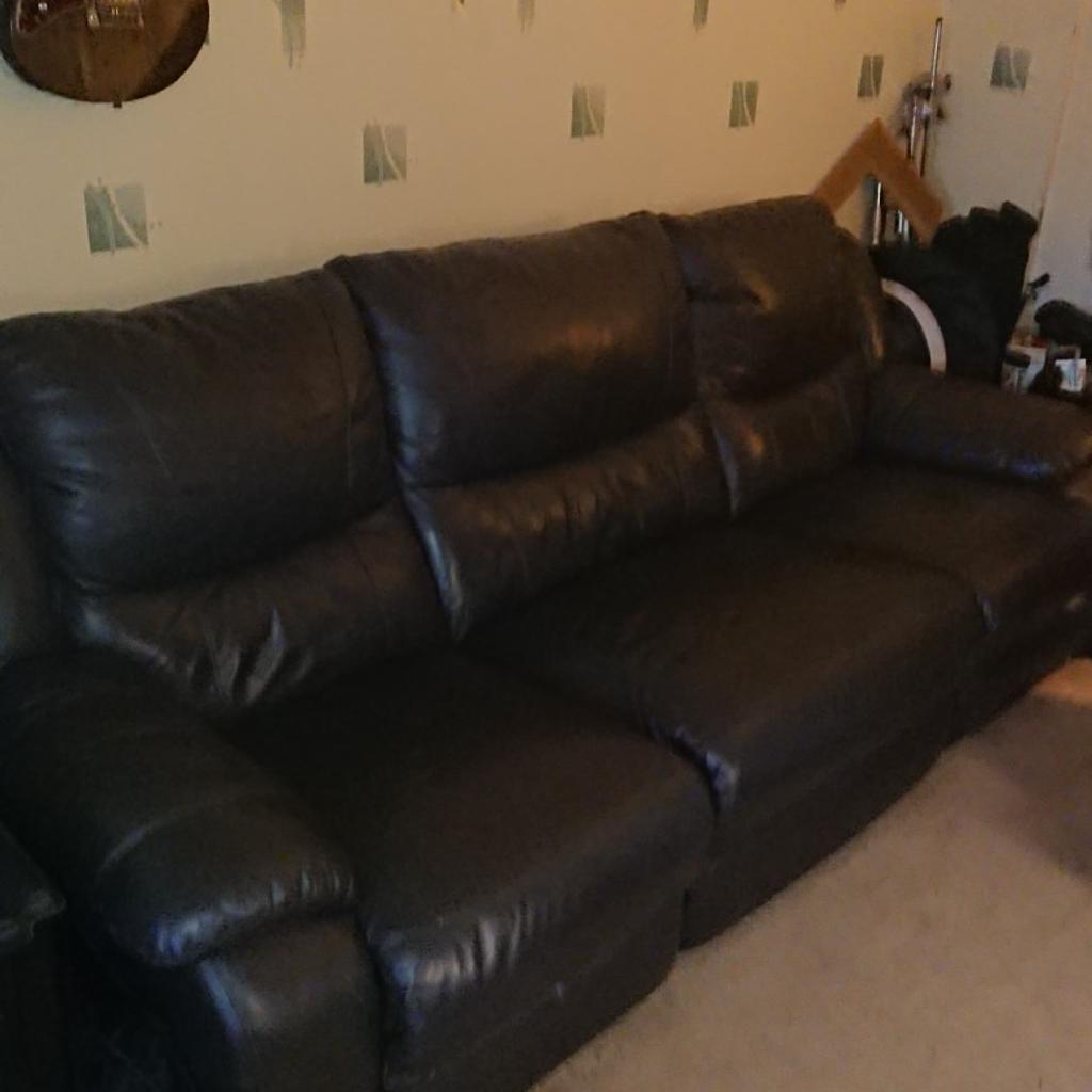3 seater electric recliner sofa. offers in GL4 Gloucester for £150.00