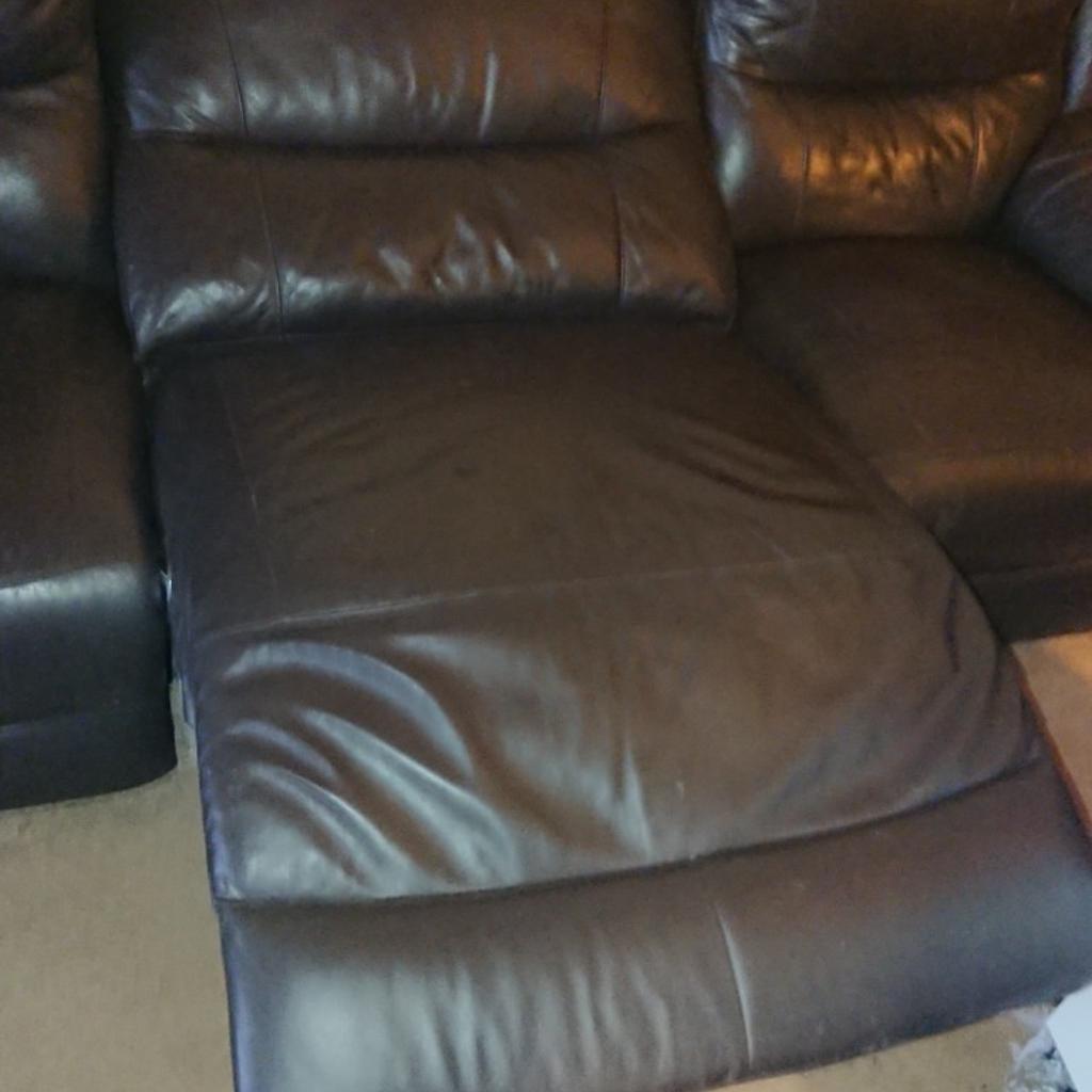 3 seater electric recliner sofa. offers in GL4 Gloucester for £150.00