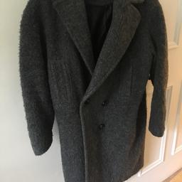 Worn 2 seasons so it’s still in good condition
Very warm and machine washable
Spare 2 buttons supplied with coat