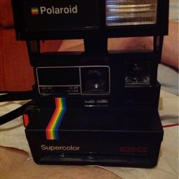 Classica macchina fotografica Polaroid, comprata usata ed utilizzata come soprammobile