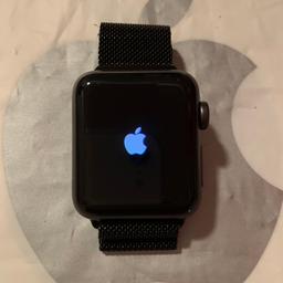 Apple Watch serie 2
Scatola e caricabatterie + 2 cinturini