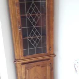 High End Quality Corner Unit. Leaded Glass Display Window. Excellent Condition.