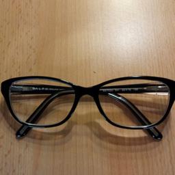 Verkaufe hier meine Gleitsichtbrille.
Die Dioptrien Zahl kann ich leider nicht sagen, da ich dafür keinen Brillenpass mehr habe. Kann man aber beim Optiker feststellen lassen.
Oder neue Gläser einbauen lassen.