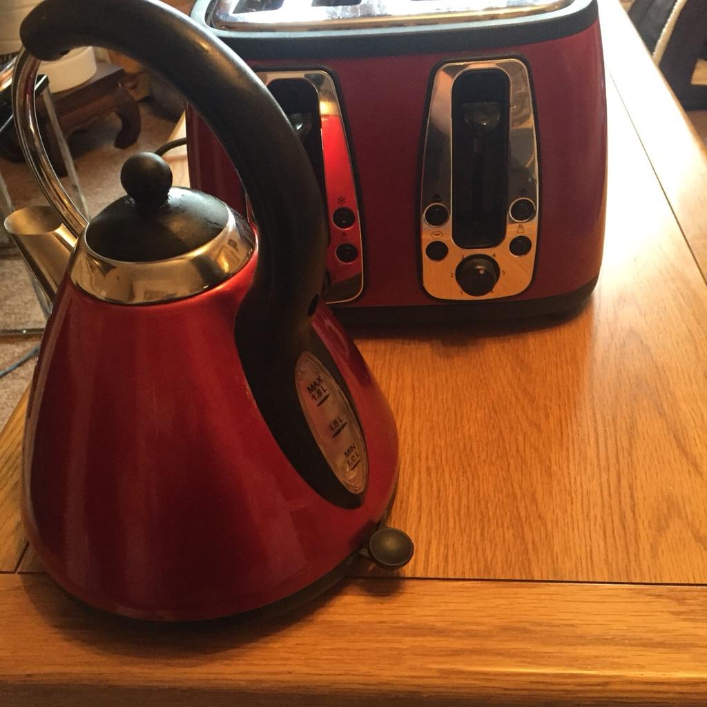 Deep red kettle and toaster in B45 Birmingham for £20.00 for sale Shpock