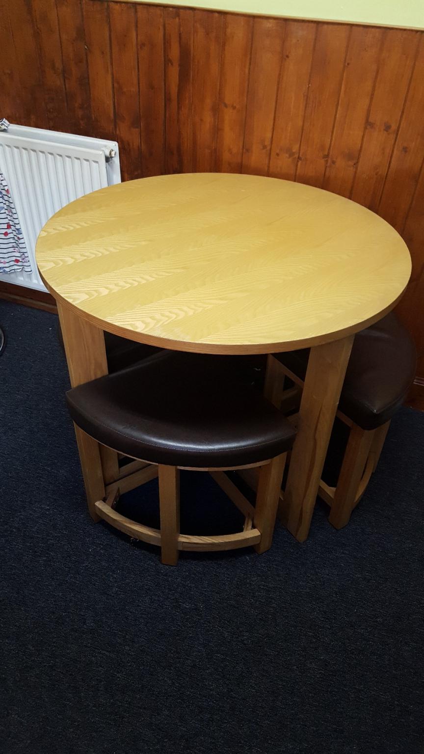 compact-oak-coloured-table-chairs-in-le2-wigston-f-r-50-00-zum