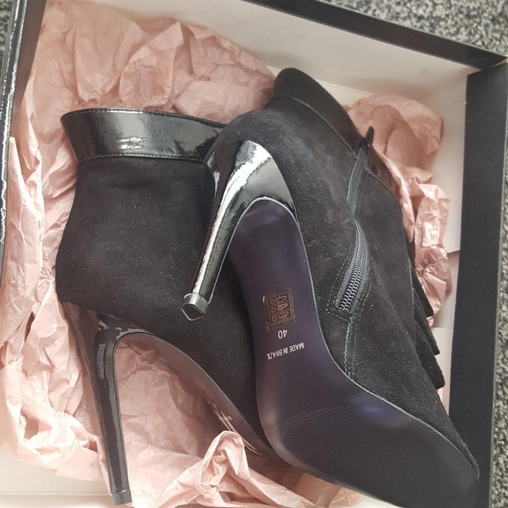RRP £150.00 Brand new.. calling all lover of high heels. UK size 7 (40)