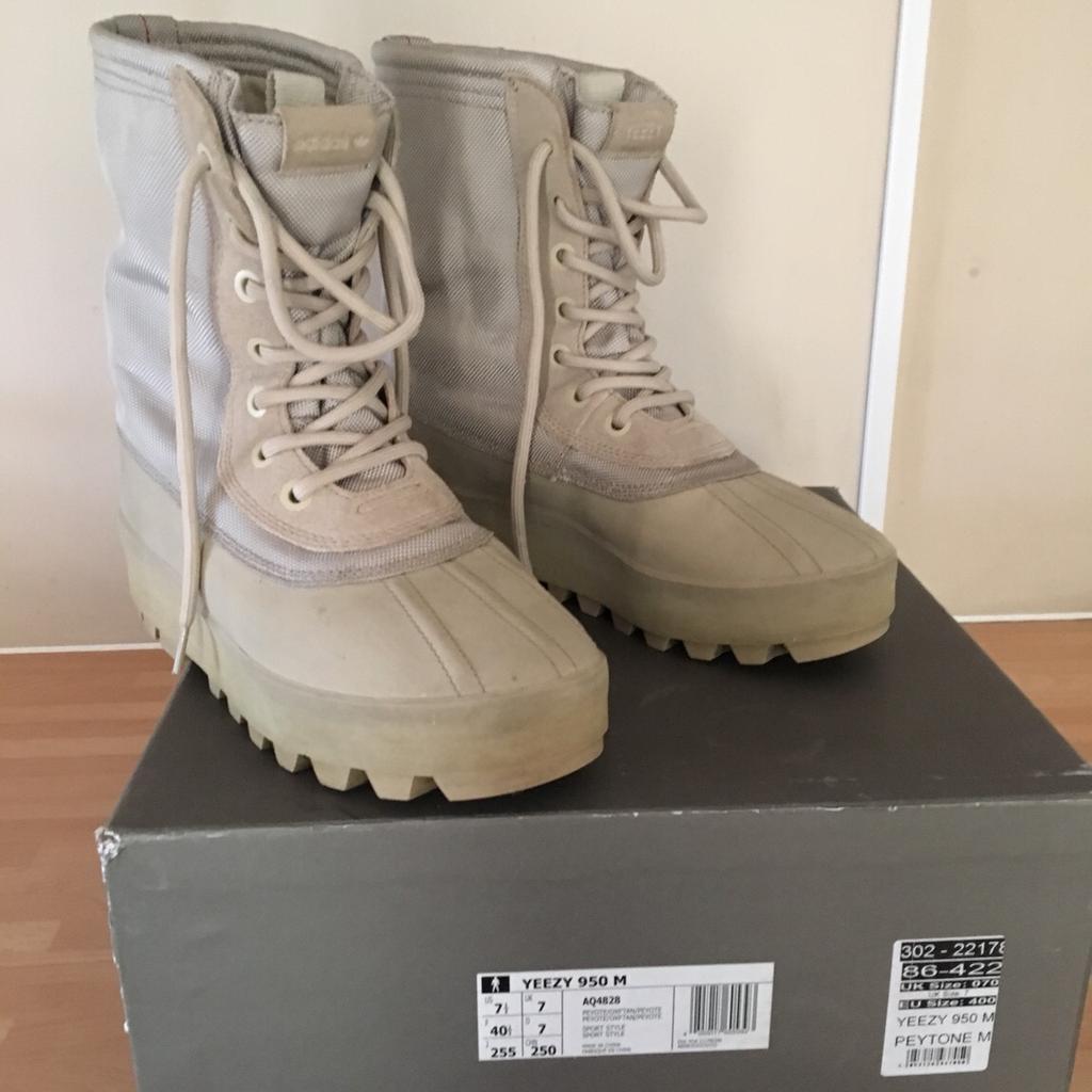 Yeezy moonboots hot sale