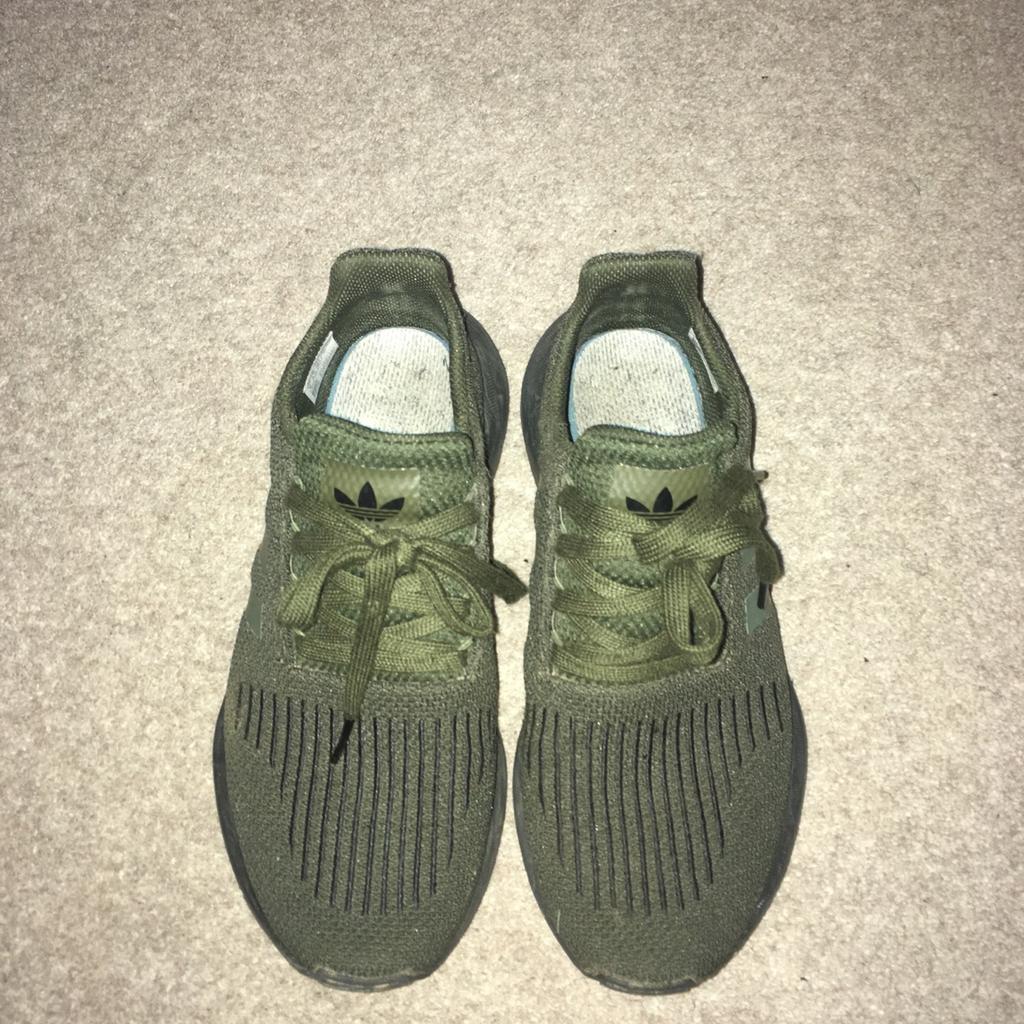 Adidas swift run outlet khaki