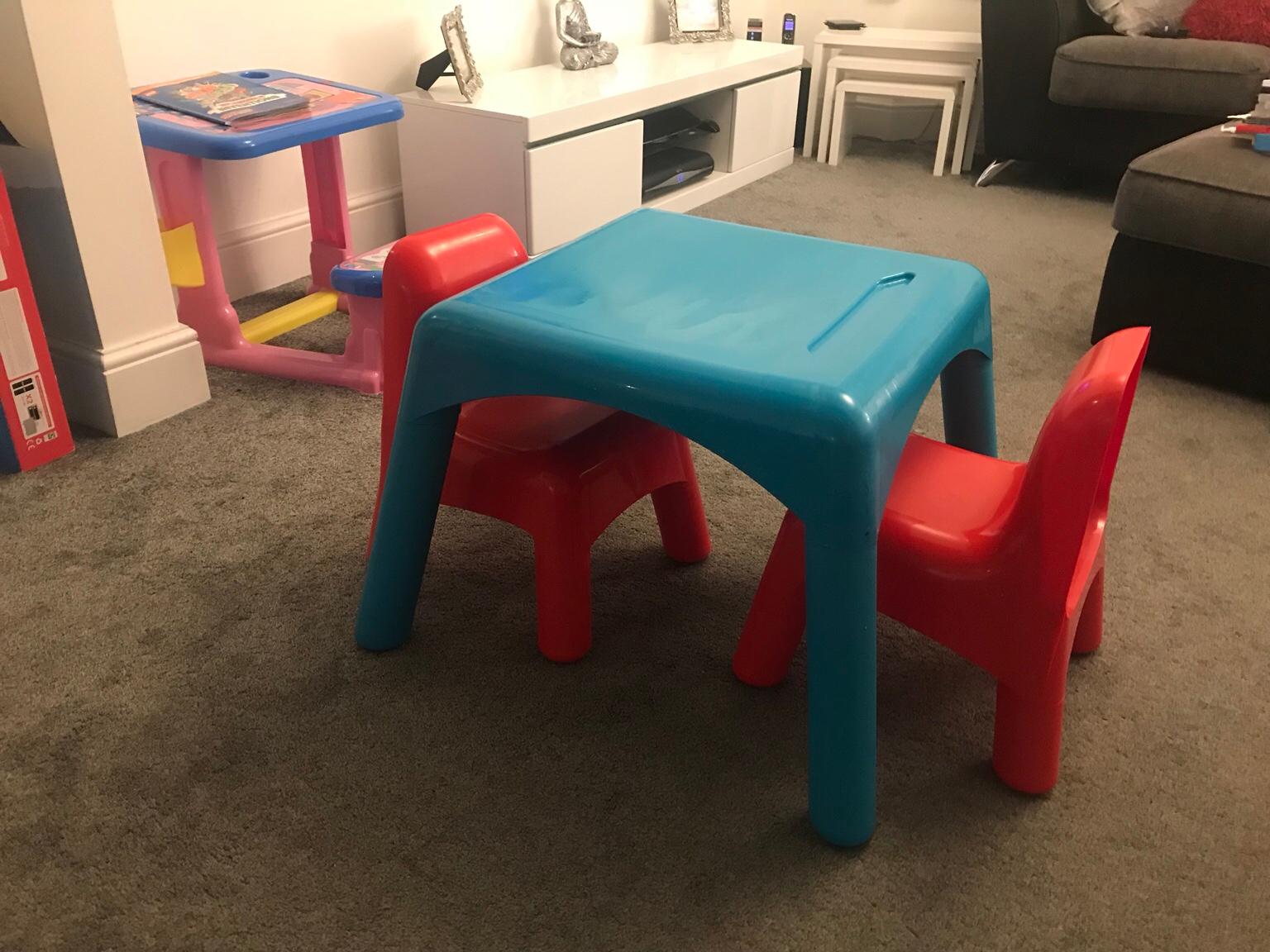 Elc plastic 2025 table and chairs