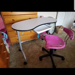 nail bar table with drawer underneath.. used condition with a few little mark but nothing major
chair not included 
collection Hurworth DL2
