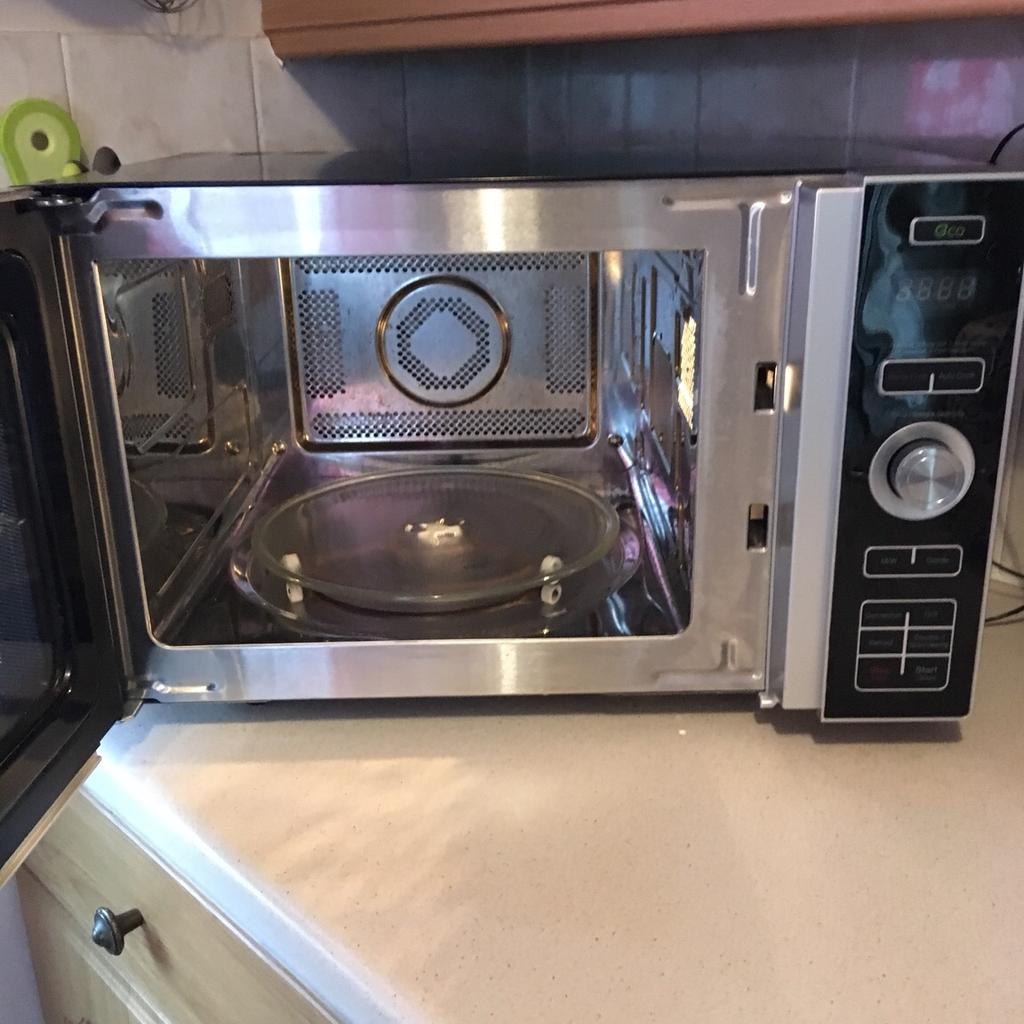DAEWOO Combination Microwave Oven in RG12 Binfield für 70,00 £ zum