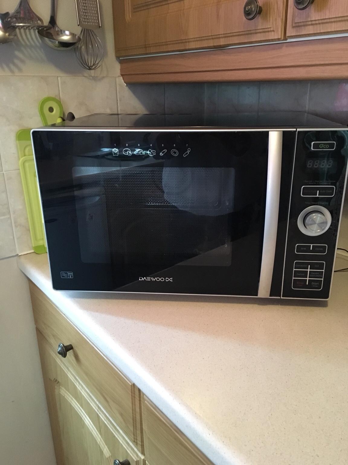 DAEWOO Combination Microwave Oven in RG12 Binfield für 70,00 £ zum