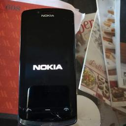 Vendo telefono cellulare Nokia 700 con scatola il telefono funziona provato con sim come si può vedere nelle foto il telefono a un po' il vetro rotto ma non fa nessun difetto alla funzionalità il prezzo 25 euro chiamare massimo tutti i giorni dopo le 14 00 telefonate al numero 3278279951 grazie