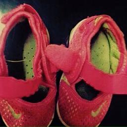 INFANT GIRLS
NIKE TRAINERS
PINK AND GREEN

HAVE BEEN WORN BUT COME UP LIKE NEW WHEN WASHED