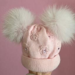 Baby’s Pink Double Bobble Hat 
Bought For £30 
Been Used A Handful Of Times 
Perfect Condition 
Originally From Baby Melanie 
Pick Up Only