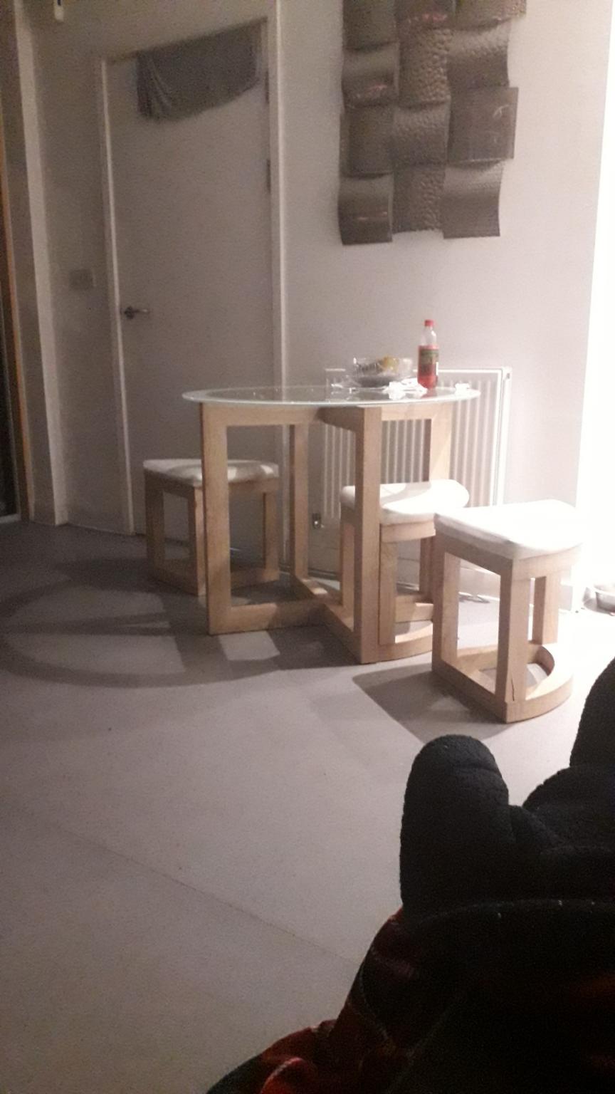 Table And 3 Stools In N1 Islington Für 5000 £ Zum Verkauf Shpock De 