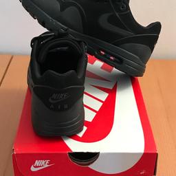 Size UK 3.5 US 6
Brand new (Only used once)
Sold with box