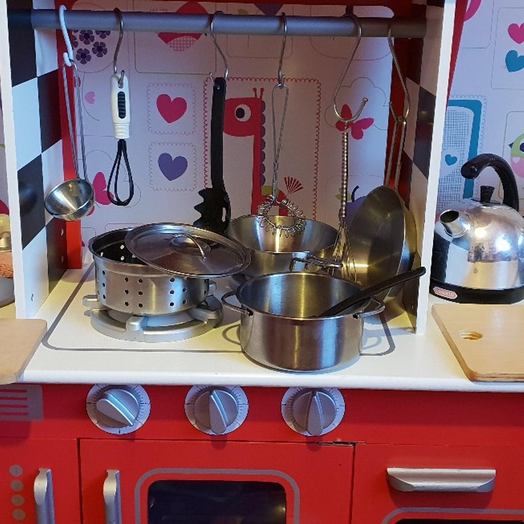 wooden Kids kitchen and accessories in Walwen für £ 70,00 zum Verkauf ...