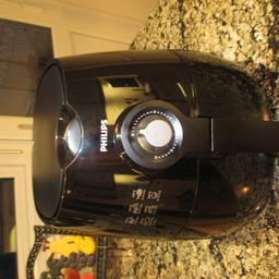 Phillips Air Fryer. Very little used. 800g capacity. Retractable lead. Complete with full instructions and Philips recipe brochure.