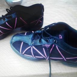 A pair of Children's Capezio Split Sole Dance Shoes

Size 1

Good condition.