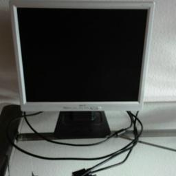 Computerbildschirm. 17'. Nur VGA Anschlüsse. VGA kabel und Stromkabel sind enthalten.