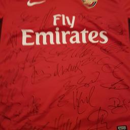 25 signed players R on shirt