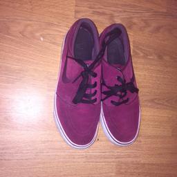 Burgundy suede material, good condition, genuine, not posting as don’t have the time sorry X