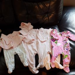4 Ted baker sleepsuits
Size newborn & 0-3months.
Only worn a couple of times.
Can be sold separately.
Smoke and pet free home.
Collection only.