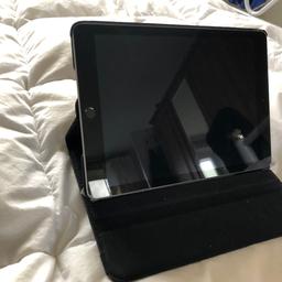 Year: 2017 
Capacity: 32GB 
A1822 on the iPad (5th generation) Wi-Fi 
Black front bezel 
9.7-inch Retina display 
Space gray aluminum housing 
Lightning connector 
8 MP camera and FaceTime HD camera 
Touch ID 

Brilliant Spec and Looked after very well 
Comes with executive Leather Case