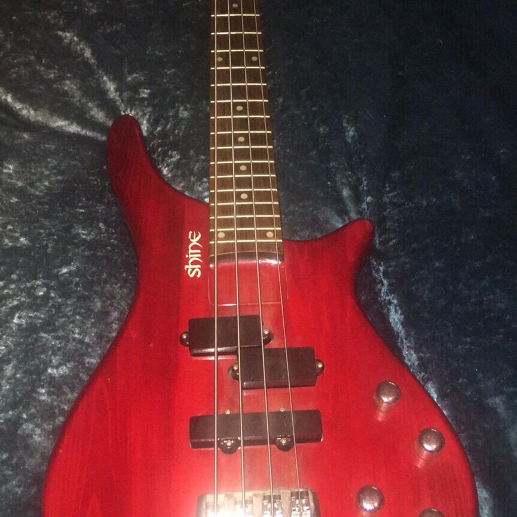 Bass guitar and small amp in SE18 Greenwich for £70.00 for sale Shpock
