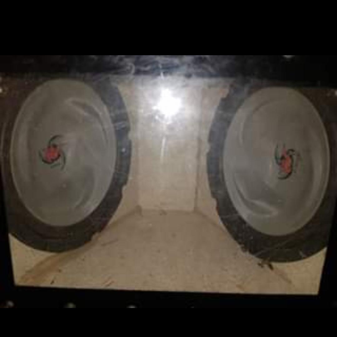 Kenwood Twin Subwoofer 1600 Watts in WV6 Wolverhampton für 40,00 £ zum