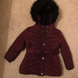 Great condition 
Warm with a fur hood