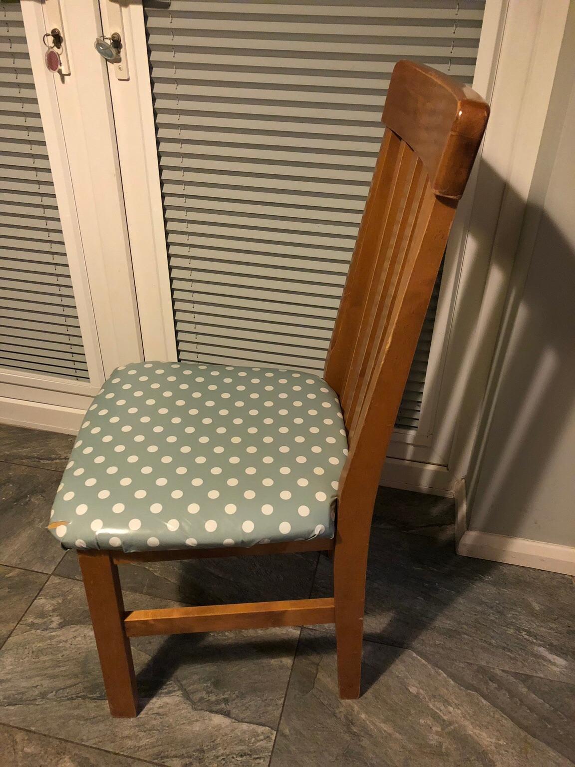 Set of 6 wooden chairs in S36 Barnsley for £30.00 for sale | Shpock