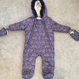 Used but in excellent condition
Faux fur hooded, warm onesie with detachable mitts, a must have for winter season
Collection or could drop if nearby
Smoke free and pet free house