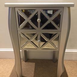 Selling this beautiful mirrored bedside table with 2 drawers! 
like NEW condition, no scratches or marks! Kept at guest bedroom for few months so no used at all 

A unique look featuring inter-crossing grooves on the mirrored panels.
2 drawers, silver wood colour is adding charm and character to each piece!

Collection from Fulham