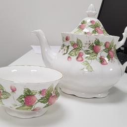 Perfect condition large teapot and sugar bowl.
Bone china. 
Collectable rare find.