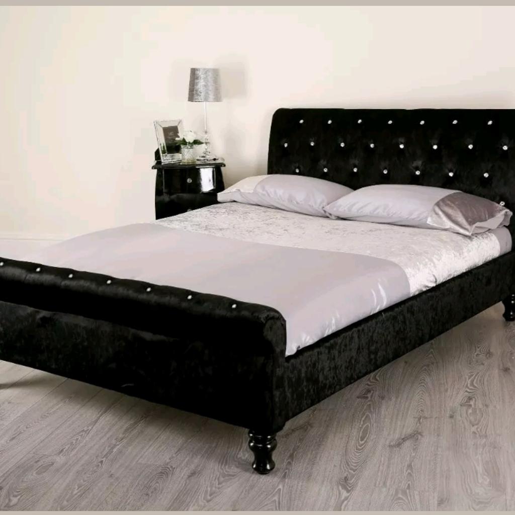 black crushed velvet double bed frame in WS9 Walsall für 100,00 £ zum